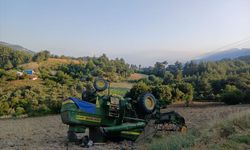 Adana'da devrilen biçerdöverin sürücüsü yaralandı