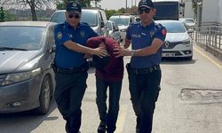 Adana'da direksiyon başında uyuyup duvara çarpan minibüsün sürücüsüne adli kontrol
