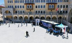 Bilim Otobüsü Elbistan’da Gençleri Keşif Yolculuğuna Çıkardı