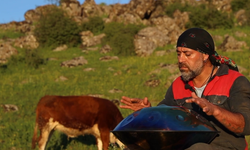 Sahneleri Bıraktı Memleketine Dönüp "Küpeli Çoban" Oldu!