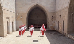 Afşin’de Öğrencilerin "Geleneksel Kartal Dansı" Gösterisi Büyük Beğeni Topladı
