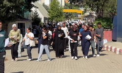 Kahramanmaraş'ta YKS Heyecanı: Öğrenciler Sınavda, Veliler Dışarıda Dua Etti