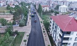 Büyükşehir’den Elbistan Pınarbaşı Caddesi’nde Kesintisiz Asfalt Mesaisi