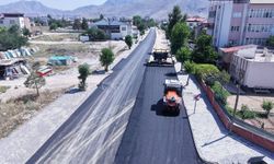 Elbistan’daki Tepebaşı Caddesi’nde Asfalt Mesaisi Başladı