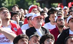 Başkan Görgel, Milli maçı vatandaşlarla birlikte takip etti