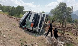 Şırnak'ta devrilen su tankerinin sürücüsü ağır yaralandı