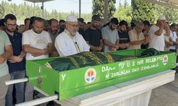 Mersin'de trafik kazasında ölen anne ve oğlunun cenazeleri Adana'da defnedildi