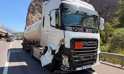 Adana'da tankerle çarpışan cipteki çift yaralandı
