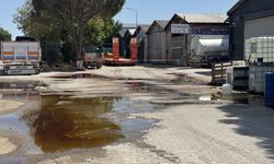 Balıkesir'de yola saçılan kimyasal maddenin kokusundan etkilenen 5 kişi hastaneye kaldırıldı