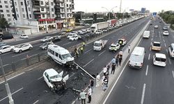 Diyarbakır'da otomobil ile minibüsün çarpıştığı kazada 3 kişi yaralandı