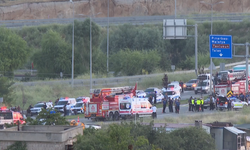 Kayseri’de Düğün Konvoyunda Feci Kaza: Kontrolden Çıkan Araç Bariyere Çaptı! 1 Ölü, 4 Yaralı