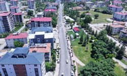Elbistan’da Asfalt Seferberliği Sürüyor: Pınarbaşı ve Tepebaşı Caddelerinde Önemli Etaplar Tamam!
