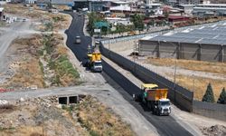 Kahramanmaraş’ta Asfalt Mesaisi Sürüyor: Gençosman Mahallesi Modern Yollara Kavuşuyor