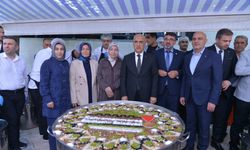 Ulu Camii'nde Büyükşehir Belediyesi Tarafından 5 Bin Kişiye Aşure Dağıtıldı