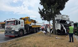 Mersin'de 2 tırın çarpışması sonucu 2 kişi yaşamını yitirdi