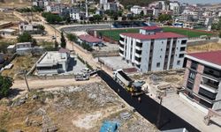 Pazarcık’ta Asfalt Mesaisi Sürüyor: Sırada Ahmet Bozdağ Mahallesi Var