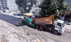 Elbistan'ın En İşlek Caddesinde Asfalt Mesaisi Tam Gaz! Söğütlü Sıcak Asfaltla Buluşuyor