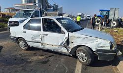 Şanlıurfa'da otomobil ile traktörün çarpıştığı kazada 4 kişi yaralandı