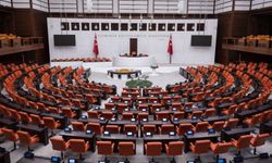 Meclis Aritmetiği Baştan Aşağı Değişti! Özgür Özel ve 91 Vekilin İstifası Sonrası Yeni Sandalye Dağılımı