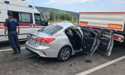 Karabük'te tıra çarpan otomobildeki 1 kişi öldü, 8 kişi yaralandı