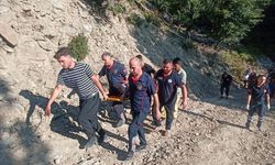 Osmaniye'de devrilen iş makinesinin operatörü yaralandı