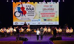 Ağustos Fuarı'nda Müzik Ziyafeti: Mehmet Kalalı ve "Bir Başka Orkestra" Sahne Aldı