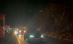 Antalya'nın Gazipaşa ilçesinde çıkan orman yangınına müdahale ediliyor