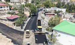 Kahramanmaraş'ta Asfalt Seferberliği Sürüyor: 2 İlçede 17 Nokta Sıcak Asfaltla Buluşuyor!