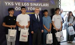 Başkan Fırat Görgel'den YKS ve LGS'de Dereceye Giren Başarılı Öğrencilere Anlamlı Ödül