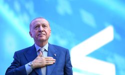 Erdoğan'dan Gençlere Net Mesaj: "Türkiye'nin Aydınlık Yarınlarını Üç Beş Kendini Bilmeze Yem Ettirmeyiz!"