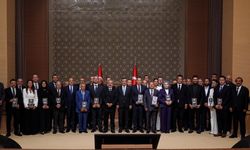 Cumhurbaşkanı Yardımcısı Yılmaz, 11. Anadolu Medya Ödülleri Programına Katıldı