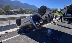 Kahramanmaraş'ta takla atan otomobildeki 1 kişi öldü, 3 kişi yaralandı
