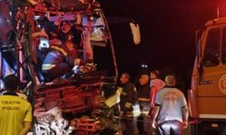Gaziantep Nurdağı’nda Feci Kaza: Yolcu Otobüsü Tıra Çarptı, 2 Kişi Hayatını Kaybetti