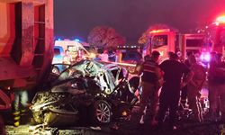 Mardin'de kamyona çarpan otomobildeki 1 kişi öldü, 2 kişi yaralandı