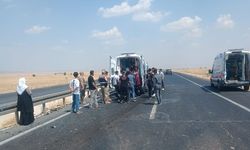 Mardin'de otomobil ile hafif ticari aracın çarpıştığı kazada 6 kişi yaralandı