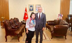 Vali Ünlüer, İsveç'te Dünya Şampiyonu Olan Zeynep Sude Bilginer'i Makamında Ağırladı!