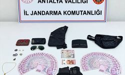 Cezaevinin otoparkındaki araçtan hırsızlık yapan 2 şüpheli tutuklandı