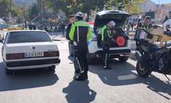 Kütahya'da Abartı Egzoz ve Ehliyetsiz Sürücüye Ağır Fatura: 221 Bin Lira Ceza!