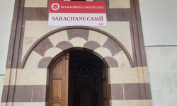 Depremde Ağır Hasar Alan Saraçhane Camii Yeniden Cemaatiyle Buluştu