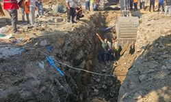 Hatay'da altyapı çalışması sırasında toprak altında kalan 2 işçi kurtarıldı