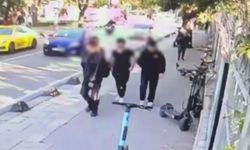 Üsküdar'da kaza yapan otomobil kaldırımdaki öğrencilere çarptı