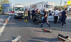 Mersin'de tıra çarpan hafif ticari araçtaki 2 kişi öldü, 1 kişi yaralandı