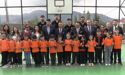 Eğitim ve Spor Ele Ele! Onikişubat Ilıca’da Köy Okuluna Kütüphane ve Saha Desteği