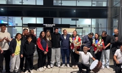 Atina’yı Sallayan Maraşlı Sporculara Havalimanında Coşkulu Karşılama!