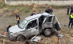 Sivas Suşehri'nde Feci Kaza: Devrilen Araçta 3’ü Ağır 5 Kişi Yaralandı
