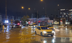 Kahramanmaraş’ta Şiddetli Sağanak Yağış! Cadde ve Sokaklar Göle Döndü