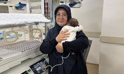 Anne karnında kan nakli ile ikinci çocuğunu kucağına aldı