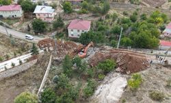 Göksun Keklikoluk’ta Hasarlı Köprü Yıkılıyor, Modern Menfez İnşa Ediliyor