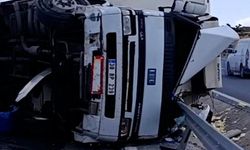 Gölbaşı'nda pamuk yüklü tırın devrilmesi sonucu 1 kişi yaralandı