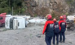 Hopa’da Tır Parkına Heyelan Düştü: 1 Sürücü Hayatını Kaybetti